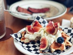 奶油水果华夫饼-echoes coffee回响咖啡(红山店)