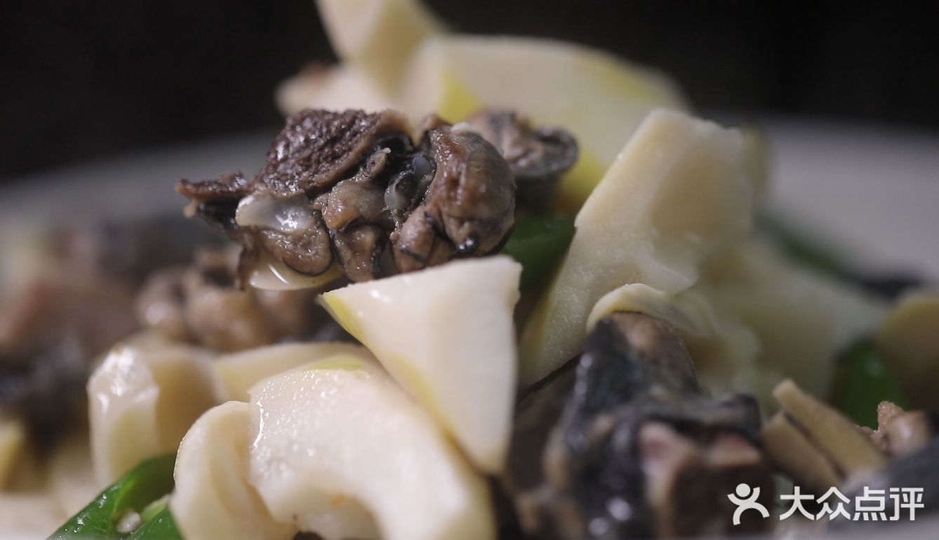 抱着个小碗吃着晚饭的那个味道