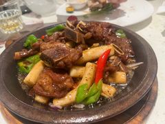 黑椒牛仔骨烧年糕-青叶202都市餐厅(迪诺水镇店)