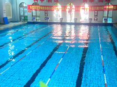 -梦翔龙湖滟澜山游泳俱乐部