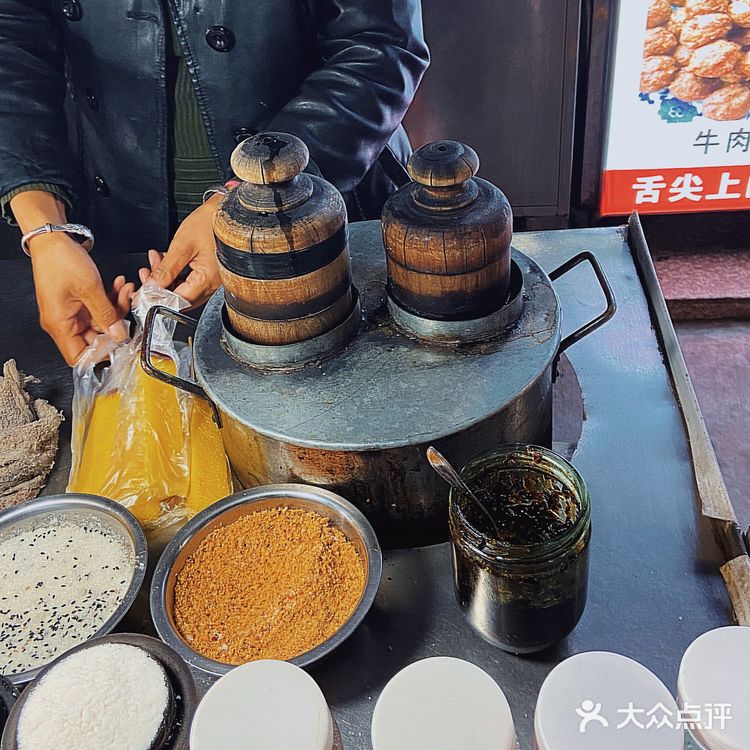 西安的玫瑰甑糕和桂花糕