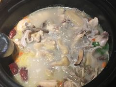 -洪氏嗨捞·广东猪肚鸡·椰子鸡火锅(西咸万象城店)