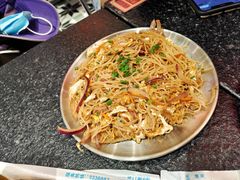 -何妹湿辣牛肉·粤式烧烤砂煲(桂雅路店)