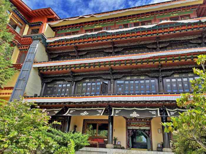 松赞绿谷酒店-"到松赞林寺很近.酒店设计很特别,干净整洁.