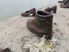 -多瑙河畔鞋履雕塑