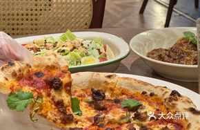 Sichuan Spicy Shredded Pork Ribs Pizza