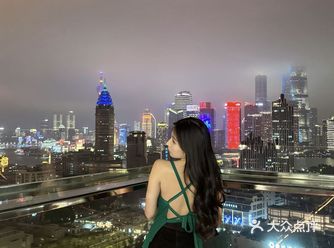 万丽酒店顶楼西餐厅外滩露台吹风好chill