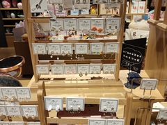 -九木杂物社(新奥购物中心店)