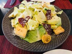 经典凯撒沙拉配香脆火腿-WOLFGANG PUCK KITCHEN & BAR(迪士尼小镇店)