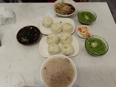-李与白包子铺(桐梓林店)
