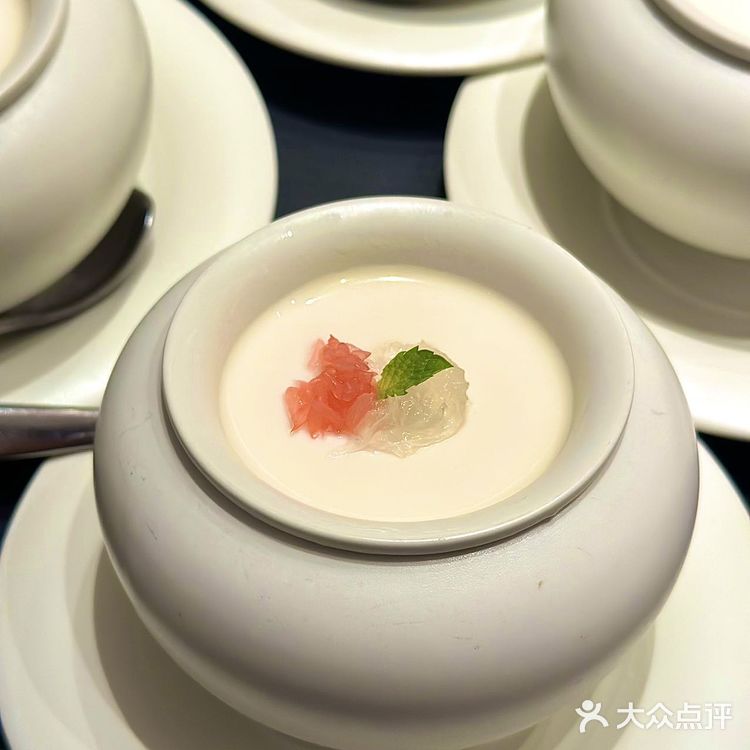 🦪乳山生蚝 都是来自乳山的生蚝，肉质饱满，鲜美畅快