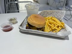 -TRIPS BURGER(大钟寺店)