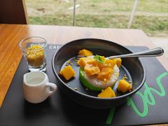 -Chom Cafe and Restaurant