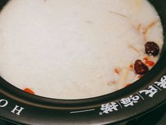 -洪氏嗨捞·广东猪肚鸡·椰子鸡火锅(西咸万象城店)