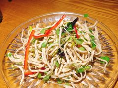香椿苗拌豆腐丝-谢蟹浓·肉蟹煲(新奥店)