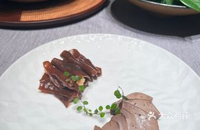 Braised Goose Feet with Foie Gras