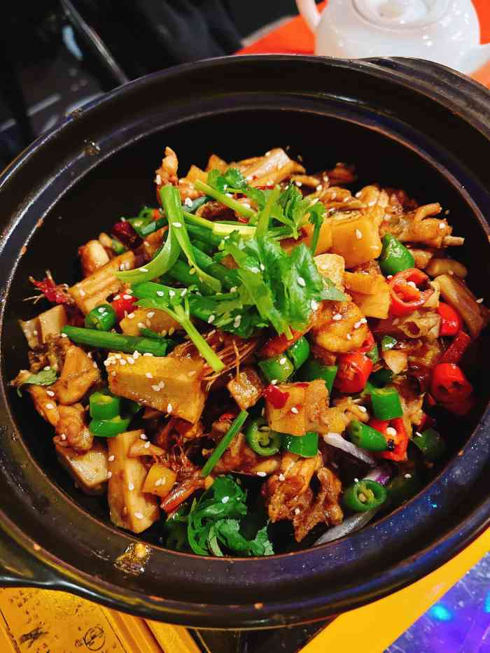 好久没来蜂鸟吃东西了,以前吃过香草鸭锅,味道还不错的!