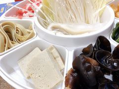-鸡遇虾煲干锅火锅(小寨金莎店)