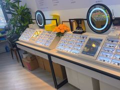 -天空之镜眼镜店蔡司依视路配镜授权零售店(望京颐堤港店)