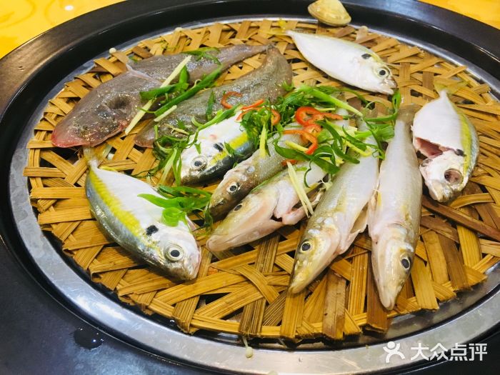 渔家乐蒸汽海鲜火锅杂鱼拼盘图片