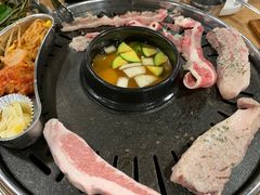 -江南猪肉商会无限续吃(弘大店)