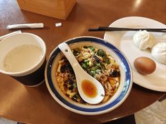 -杭州西湖湖滨银泰亚朵酒店