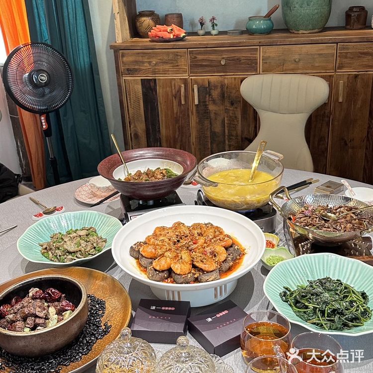 有一处静谧的私宴餐厅，专为追求品质生活的您打造