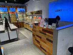 -LOOK眼镜·蔡司依视路配镜(宝山万达店)