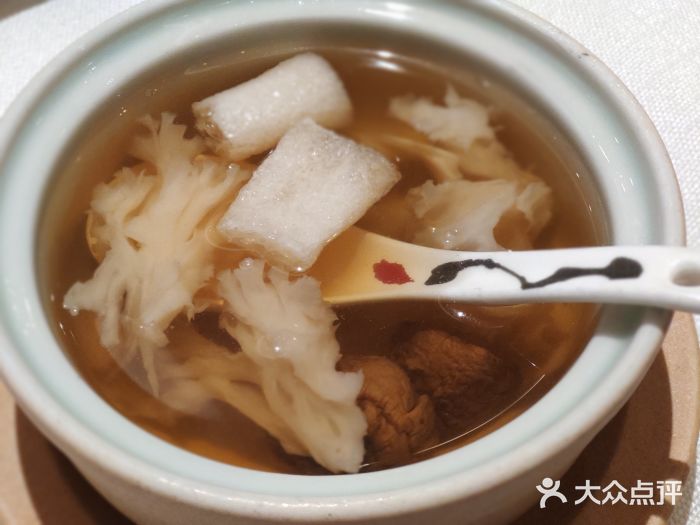 旺顺阁鱼头泡饼(青年路达美中心)松茸竹笙上蔬汤图片