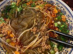 -爆炸头阿姨小四川正宗川味小吃(无任何分店)