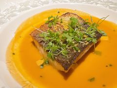 东海黄鱼配海鲜红酸汤-弦月窗LUNETTE BY AMANDA(复兴路店)