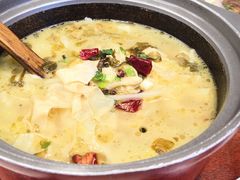 石锅酸菜鱼-周鱼小馆石锅酸菜鱼(活力汇店)