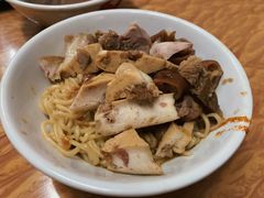 -松树干拌面店