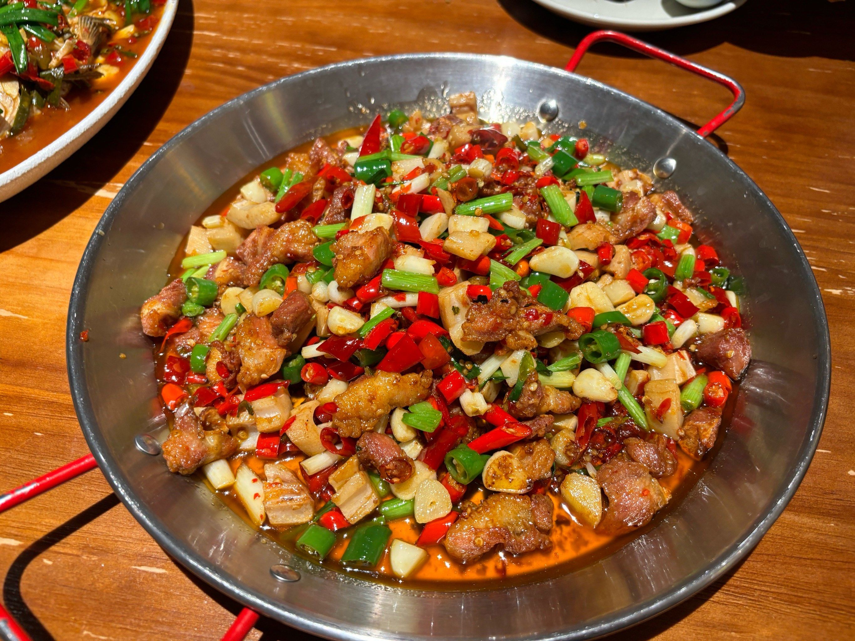 味道挺足的,粉蒸肉好吃,干锅兔挺辣的,份量也足,最后没吃完打包带走了