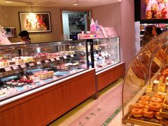 面包甜点陈列柜-巴黎贝甜(泗泾店)