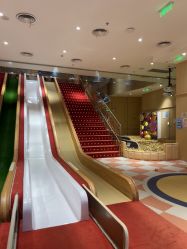 -奈尔宝·儿童乐园·亲子餐厅(前滩店)