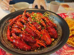-肥肥虾庄·金牌油焖大虾(汉街SKP店)