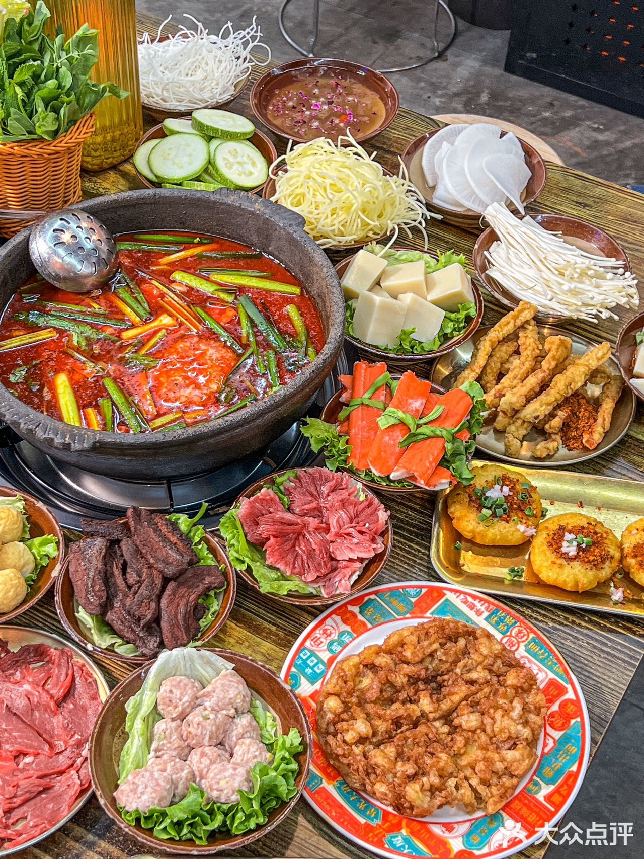 在昆明！好吃！便宜的酸汤火锅！！！座无虚席