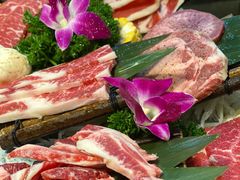 黑牛六拼-明洞阿姨·韩式酱蟹烤肉·创意料理(三元桥店)