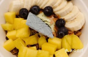 Banana Mango Yogurt Bowl