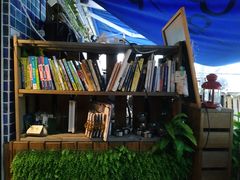 -layback cafe & bar