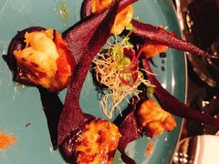 煎虾配紫薯泥薯片及姜味柠檬汁-AZUL by FUEL蓝色·法式酒馆(琶醍店)