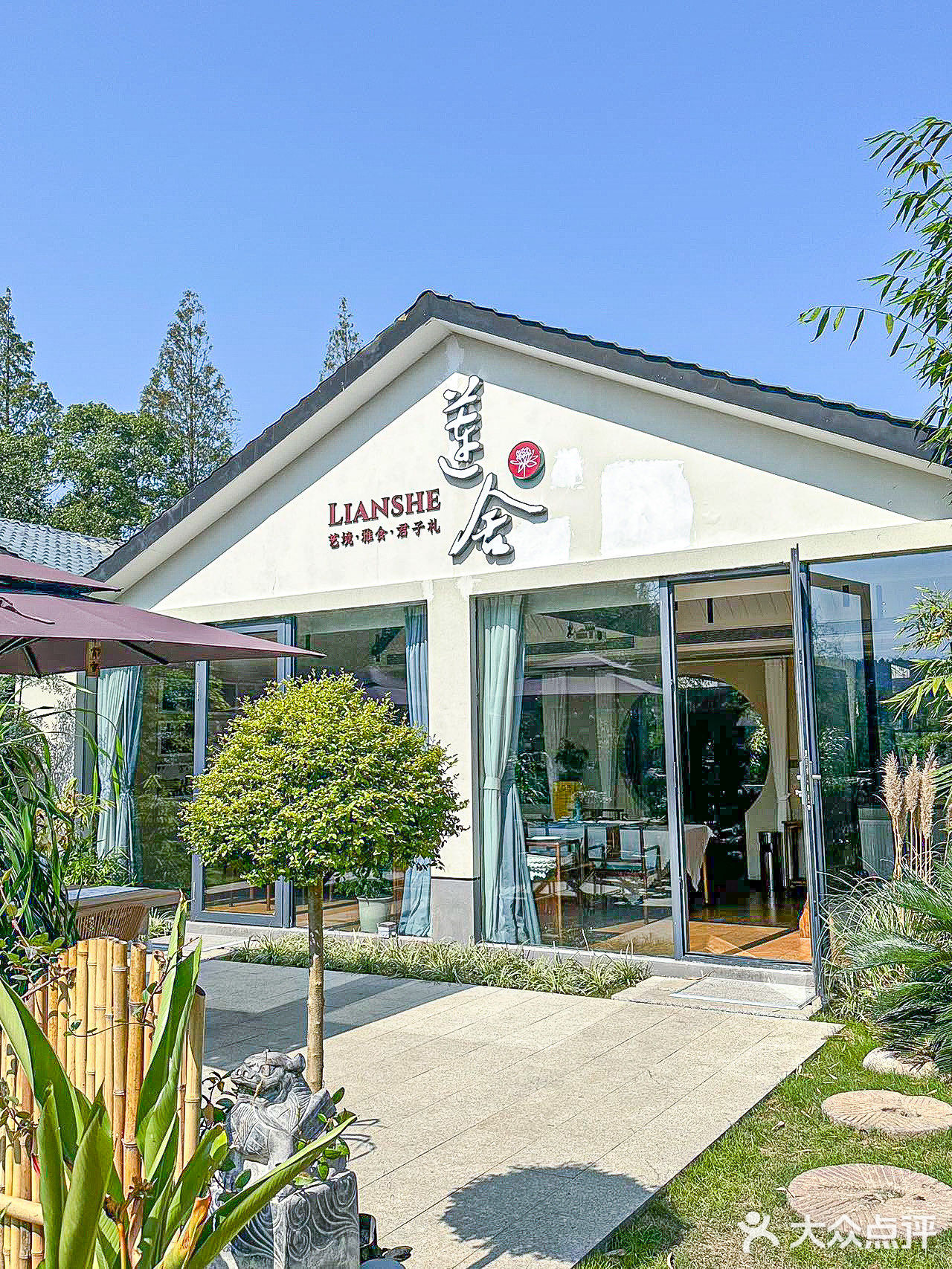 没看错，这家店真的在东湖！真的是太爱那种环境好