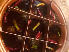 -江湖餐厅–重庆九宫格老火锅