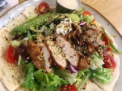 照烧鸡肉配牛油果拉法沙拉-HELLO 27 意面·沙拉·帕尼尼