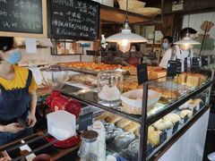面包甜点陈列柜-仙峰天然面包(迎宾路店)