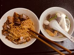 -松树干拌面店