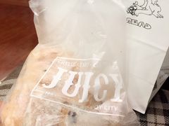 三角芝士包-Juicy Bakery(大学路店)