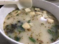 鸭汤小馄饨-胡记锅贴·沪上游子老鸭粉丝汤(太原路店)