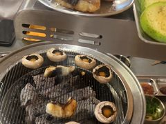 -围炉肉舍•炭烤活鳗•丹东海鲜烤肉(步行街店)